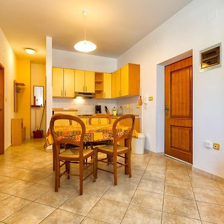 Apartments with a parking space Mali Losinj  Bagian luar foto