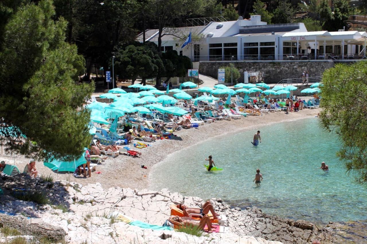 Apartments with a parking space Mali Losinj  Bagian luar foto