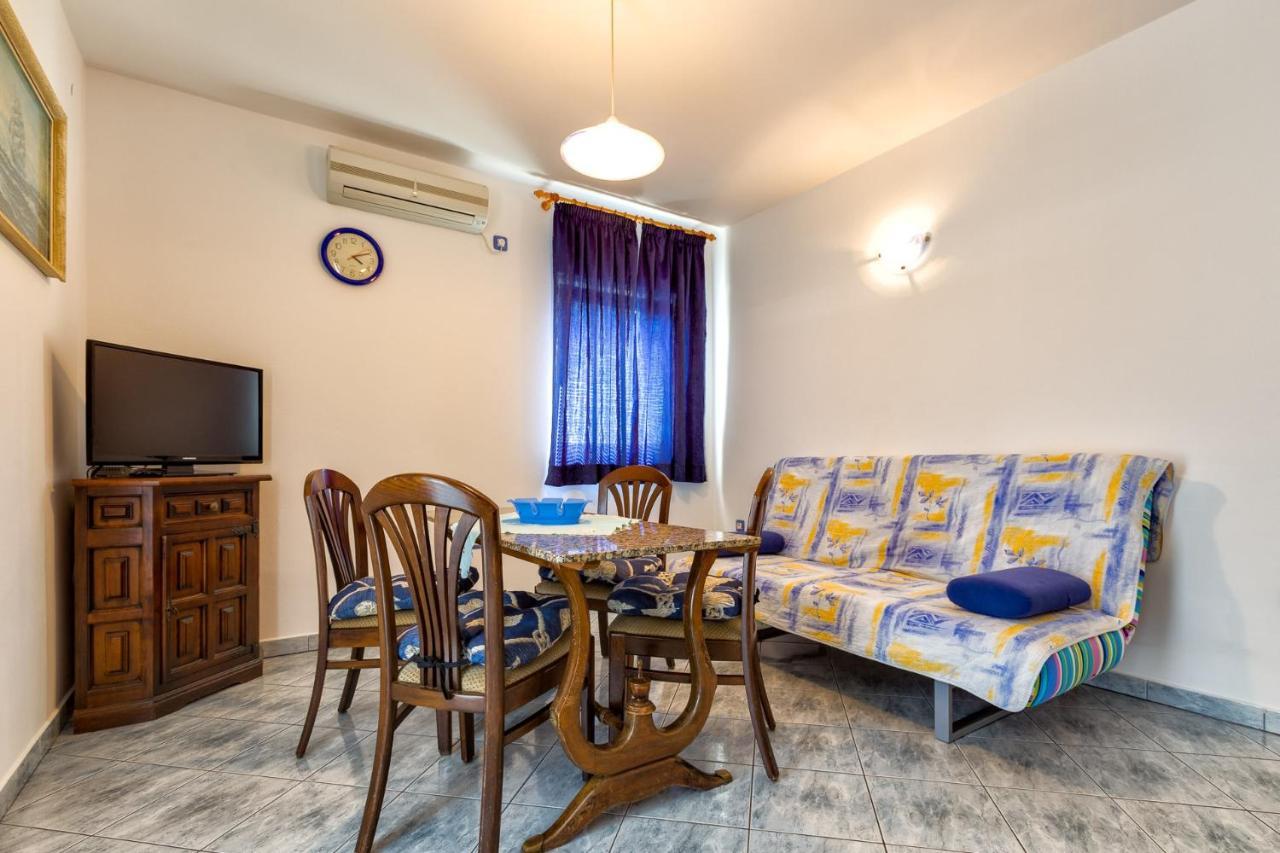 Apartments with a parking space Mali Losinj  Bagian luar foto
