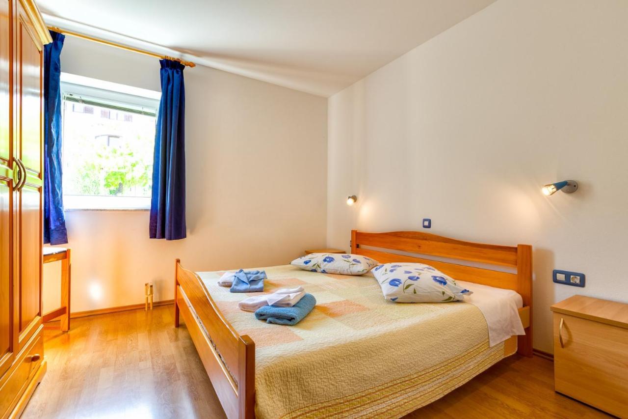 Apartments with a parking space Mali Losinj  Bagian luar foto
