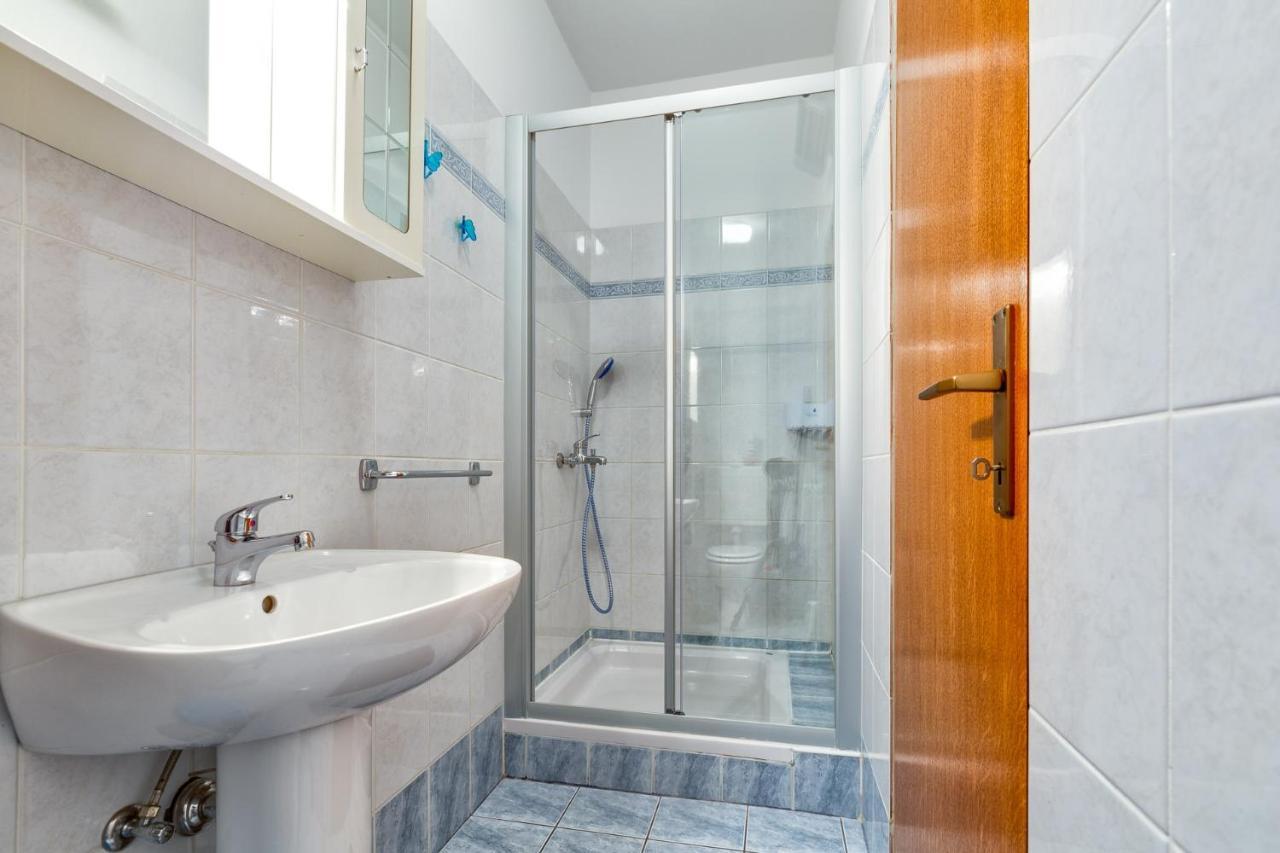 Apartments with a parking space Mali Losinj  Bagian luar foto