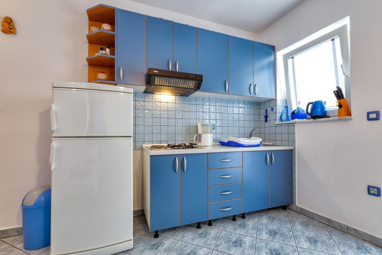 Apartments with a parking space Mali Losinj  Bagian luar foto