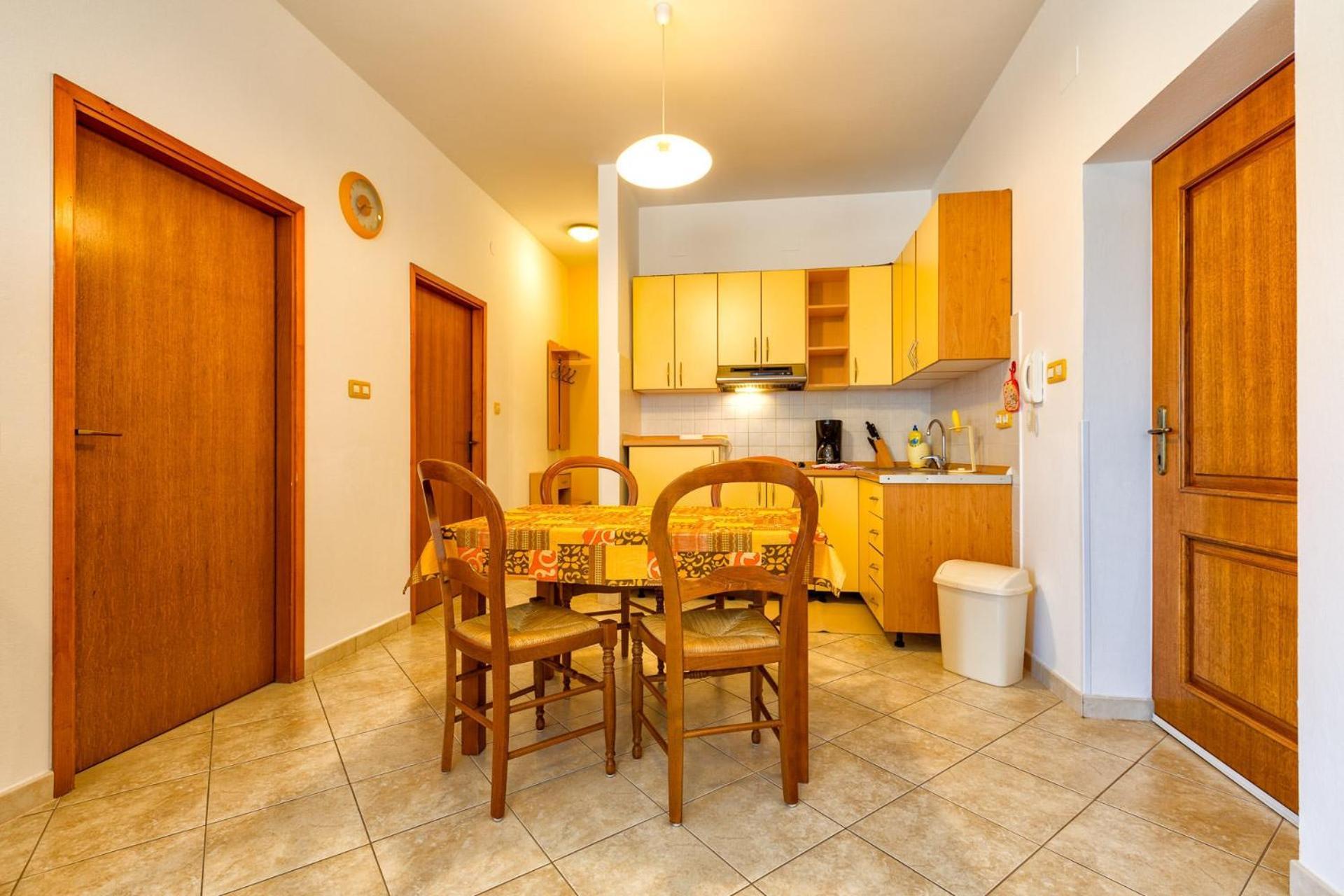 Apartments with a parking space Mali Losinj  Ruang foto