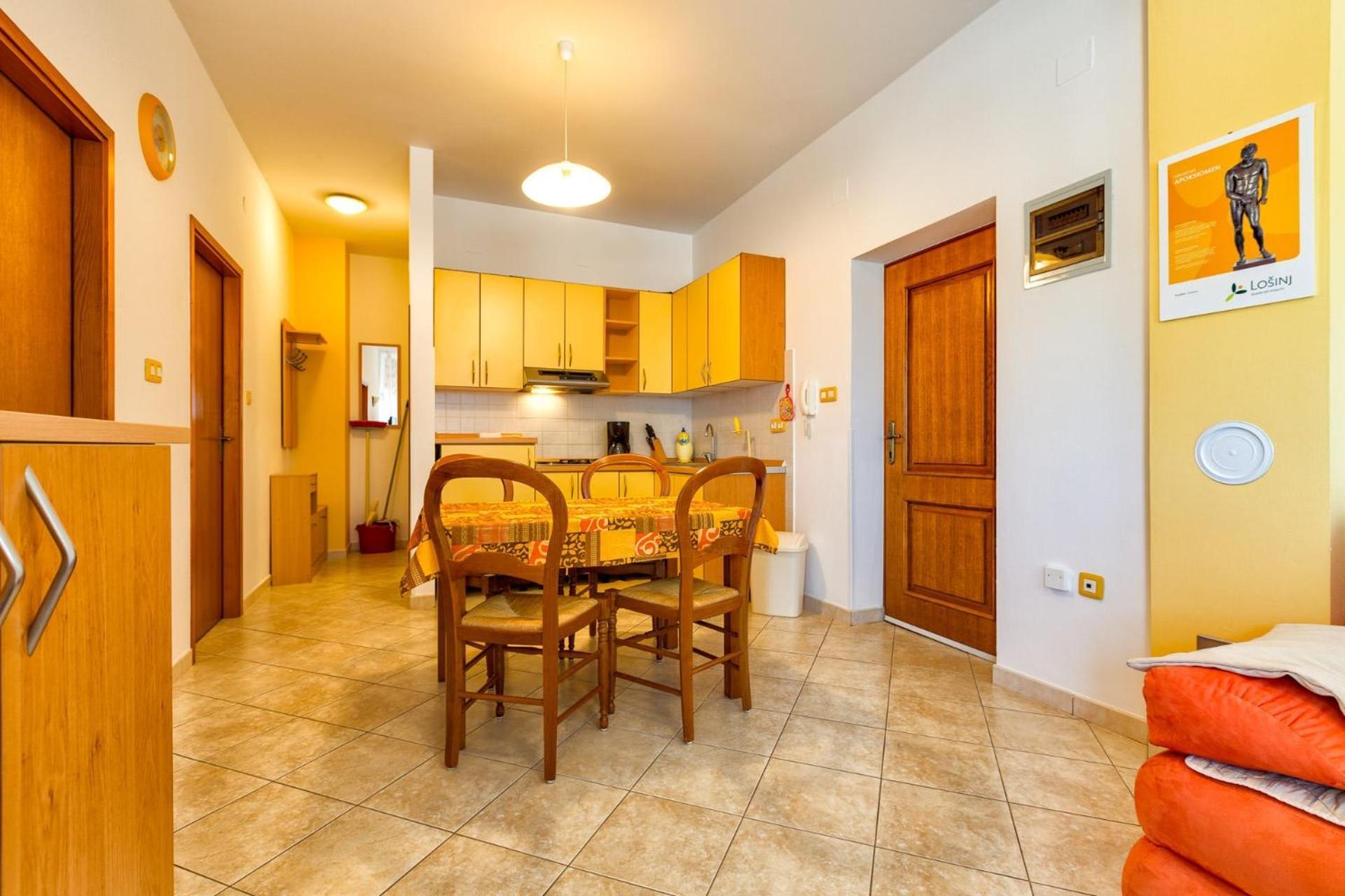 Apartments with a parking space Mali Losinj  Bagian luar foto